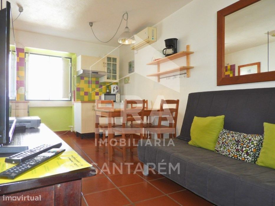 Prédio com 2 Lojas + Apartamento T1