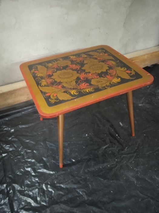 Журнальний, кавовий столик.