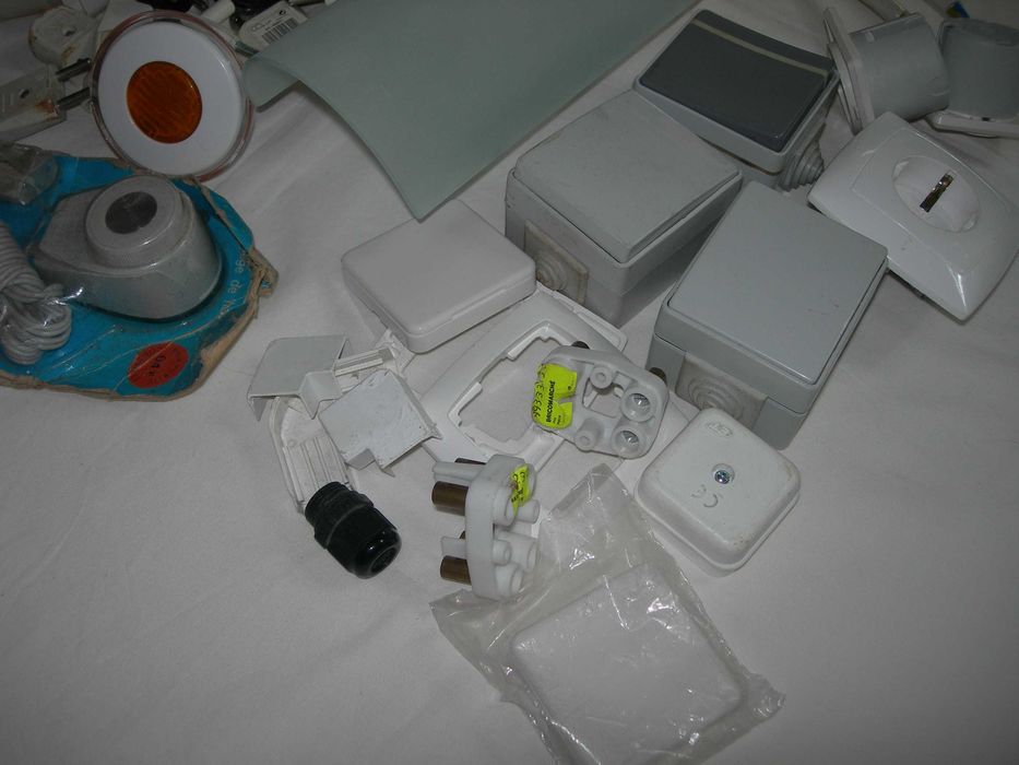 Acessórios elétricos. Lote completo. Preço por tudo.