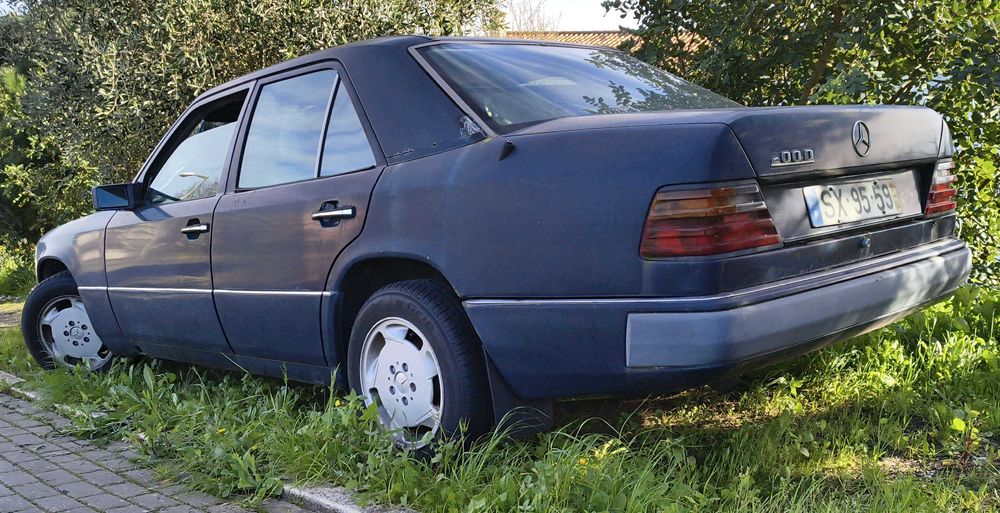 Mercedes 200D W124 para recuperar ou peças (motor, cx. automática)