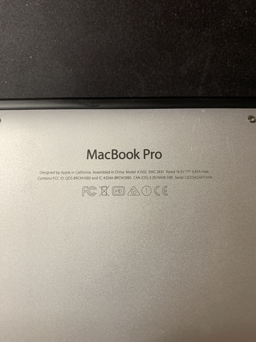 MacBook Pro  в суперовому стані з новою батарейкою
