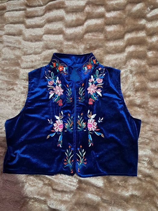 Жилетка вишита гладдю