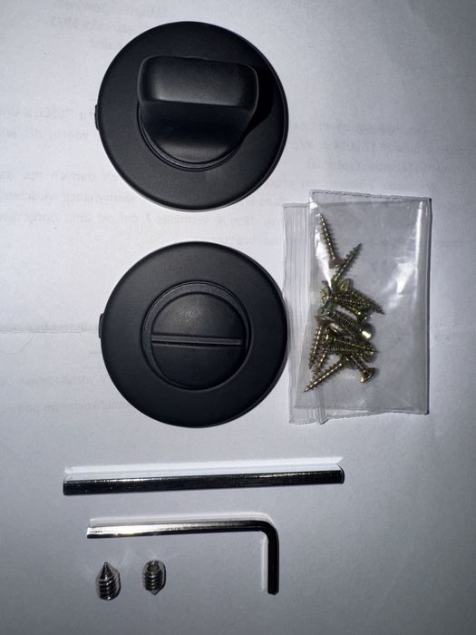 Klamka ciepła Xenia czarna szyld dzielony okragły WC komplet