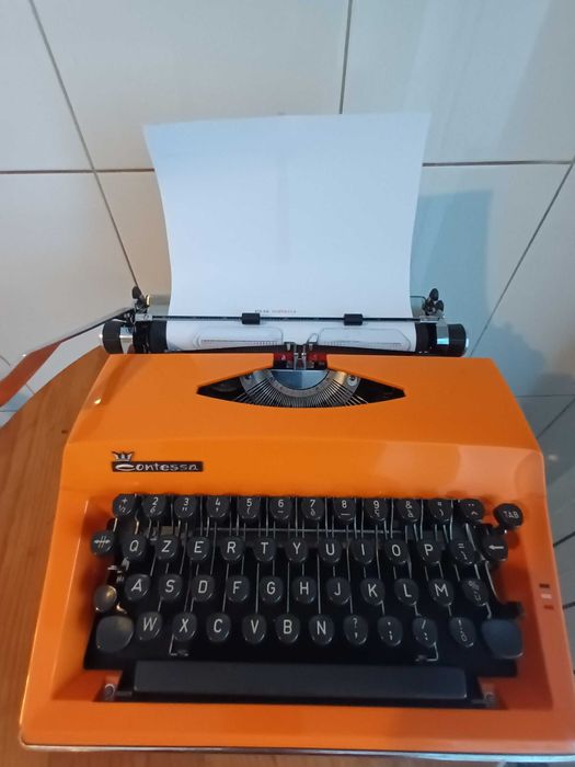 Máquina de escrever Adler Contessa