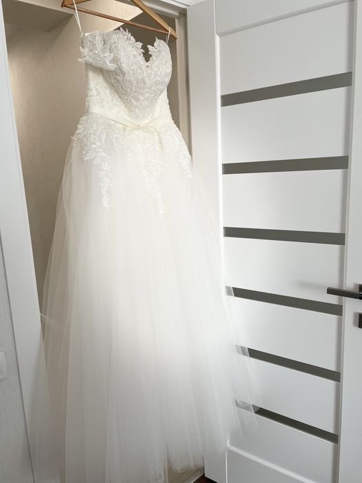 Весільна сукня