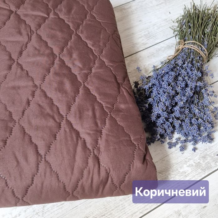 Водонепроникний стьобаний наматрасник-простирадло.