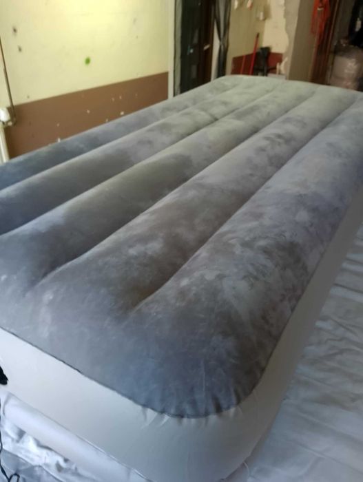 Materac z pompką elektryczną Inex 180x90