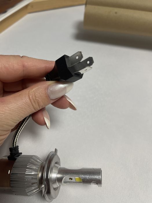 Lâmpada LED H4 C6 3C6B nova