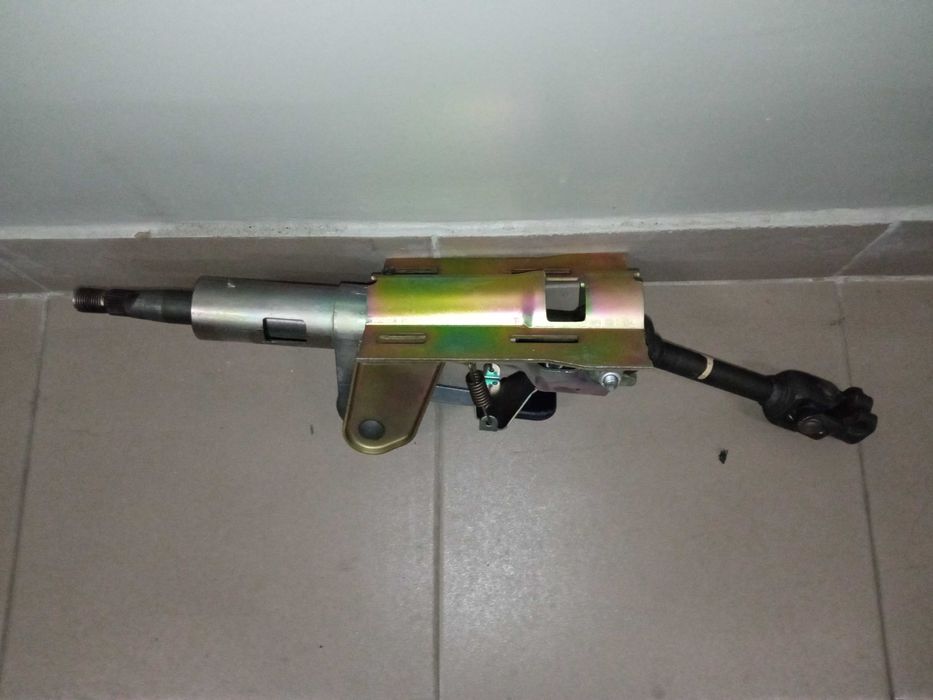 Вал рулевой ВАЗ 2110, 2111, 2112 в сборе с кронштейном и карданчиком