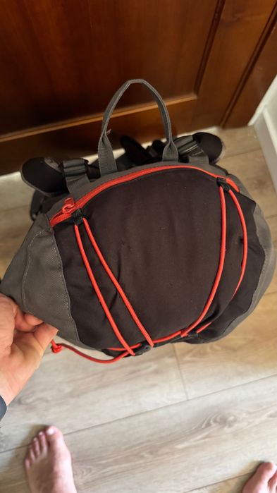 Mochila Forclaz 40 – Usada – Preto e Laranja
