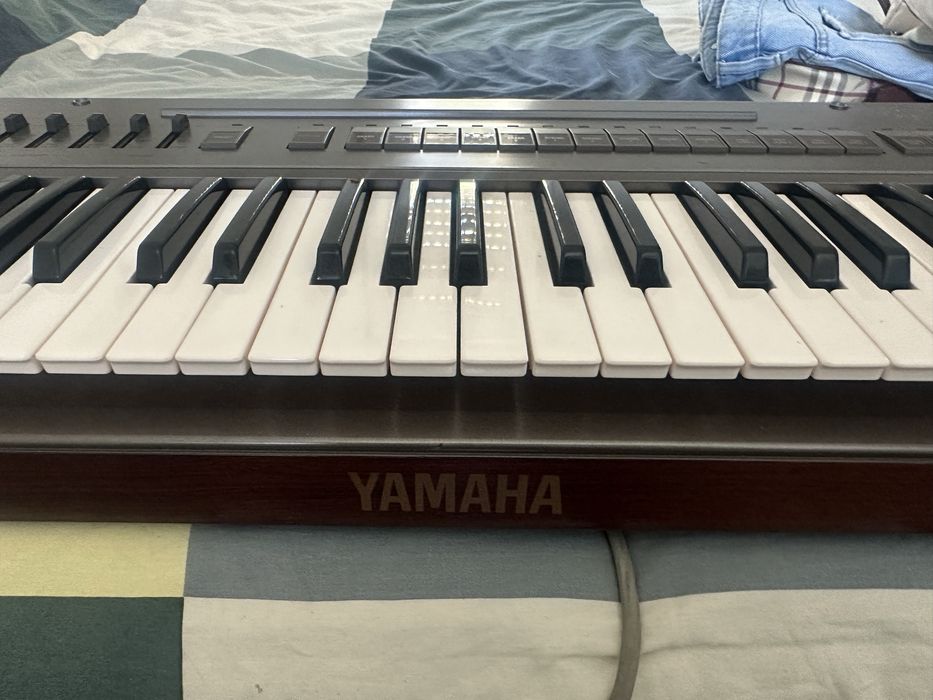 SYNTH Yamaha CE 25