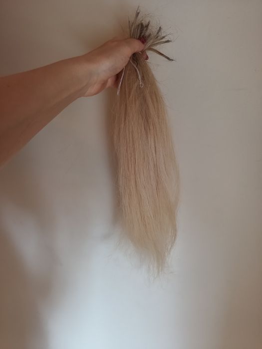 Włosy blond dziewicze