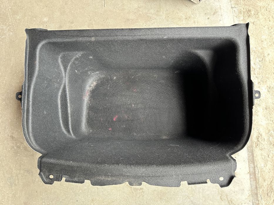 Tesla Model Y • обшивки багажника 2023-