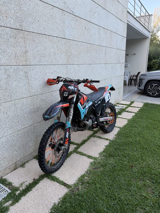 KTM 200 EXC matriculada