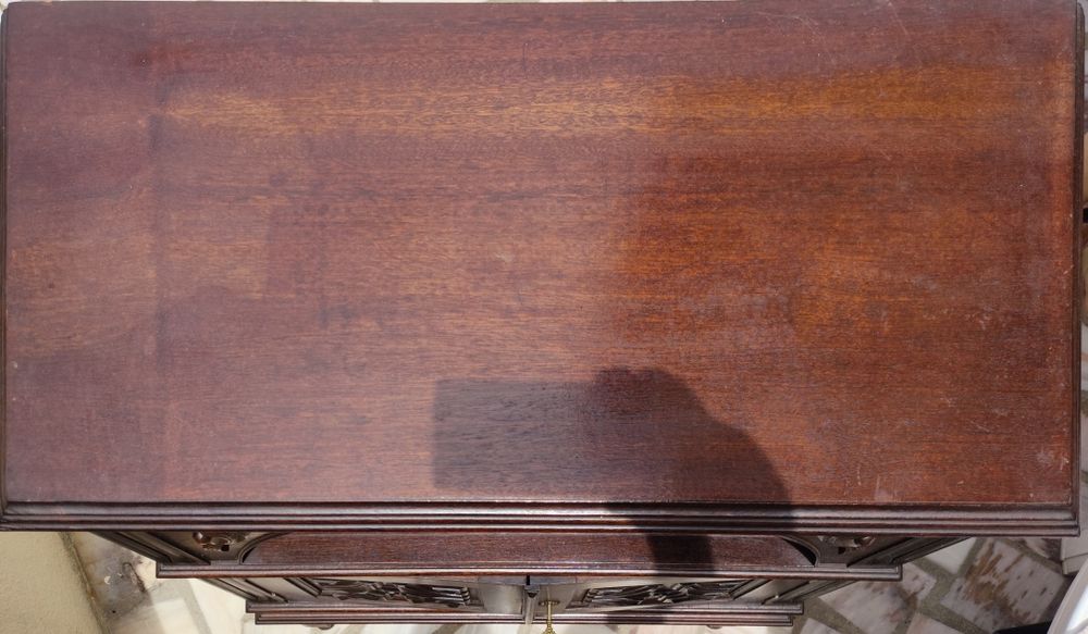 Móvel antigo castanho escuro