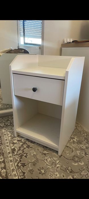 Mesa cabeceira de cama Ikeia como novo