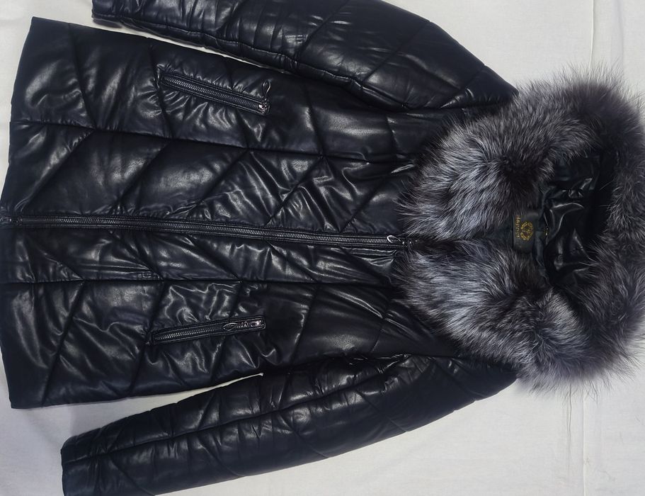 Продам  зимний пуховик с чернобуркой