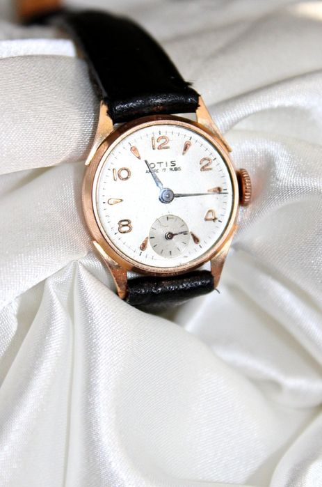 Золотий годинник швейцарський