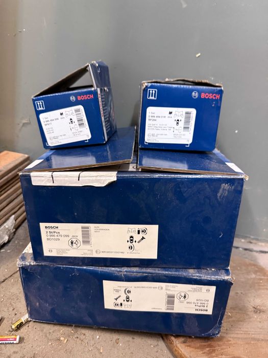 Klocki tarcze zestaw przód tył VW GOLF AUDI A3 SEAT ALTEA NOWE BOSCH