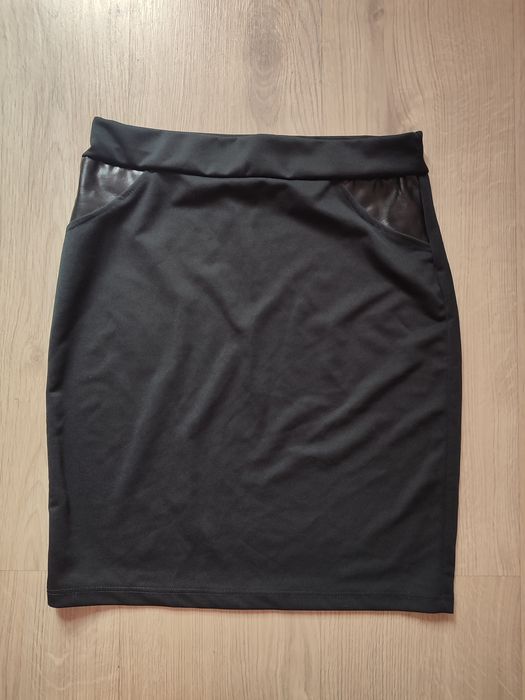 Czarna prosta spódniczka mini obcisła