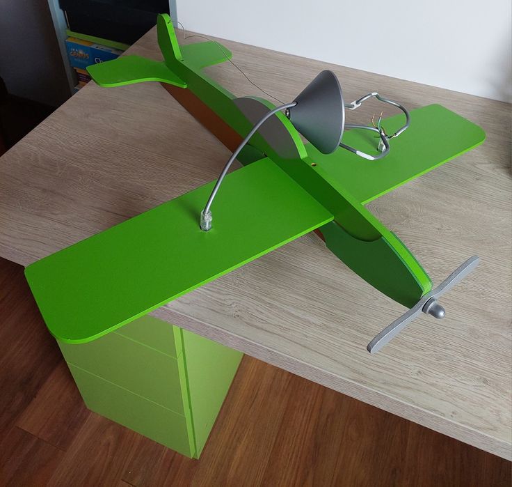 Lampa samolot zielony