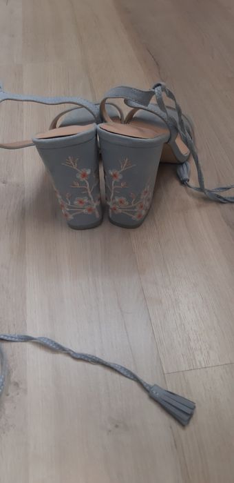 Buty Reserved rozmiar 39