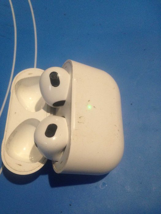 Навушники  AirPods 4