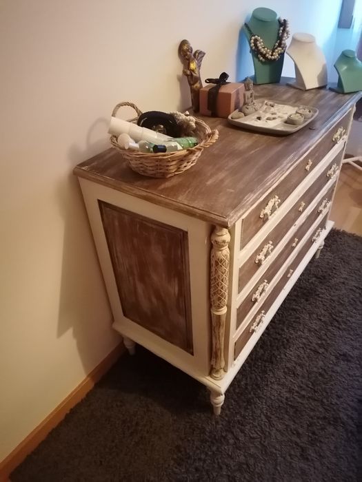 Cómoda de quarto clássica