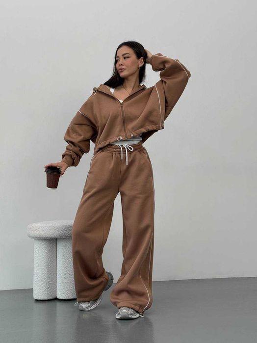 Жіночий спортивний костюм оверсайз на флісі з полосками і затяжками