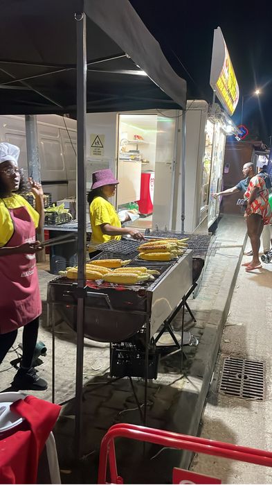 Vendo FOOD TRUCK pronta a trabalhar e legalizado Renault master  Bifanas , Cocktail e Maçarocas  30.000€