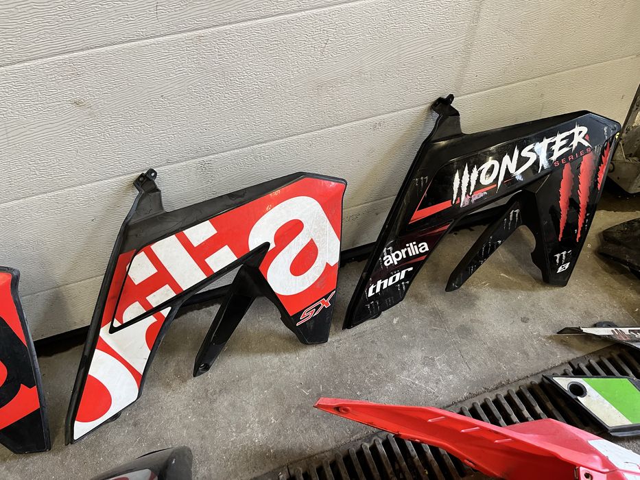 Owiewki aprilia sx 50 boczki zadupek ogon