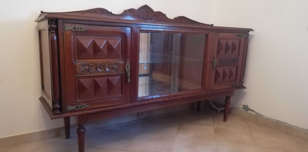 Mobília de sala completa (2 móveis + 1 mesa extensível + 6 cadeiras)