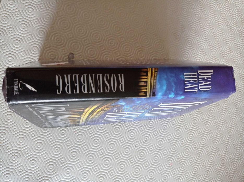 Livros em inglês de John Grisham, Joel Rosenberg e John Dunning