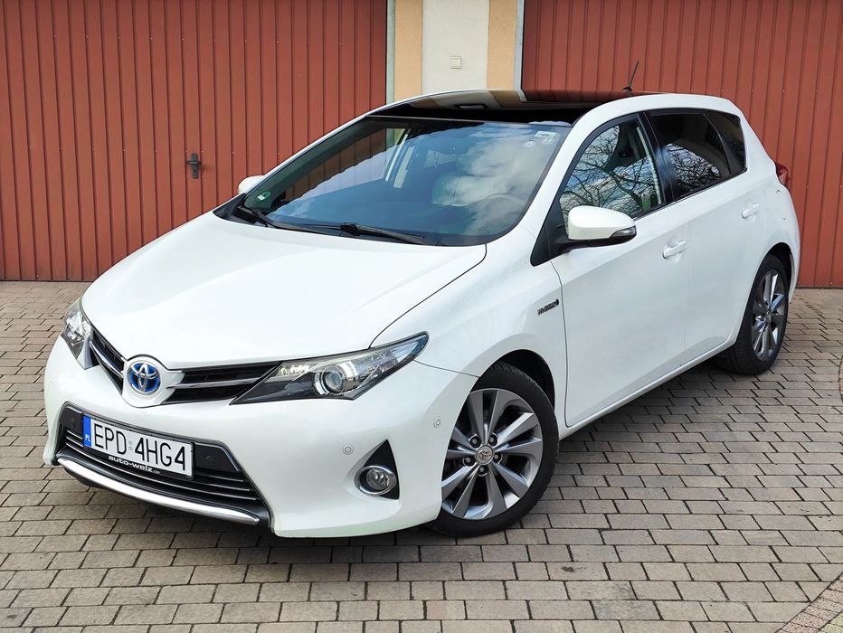 Toyota Auris 1.8 Hybrid / Panorama / Skóry / Biała perła