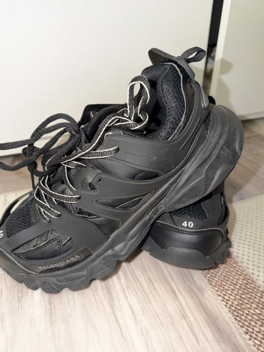 Balenciaga track