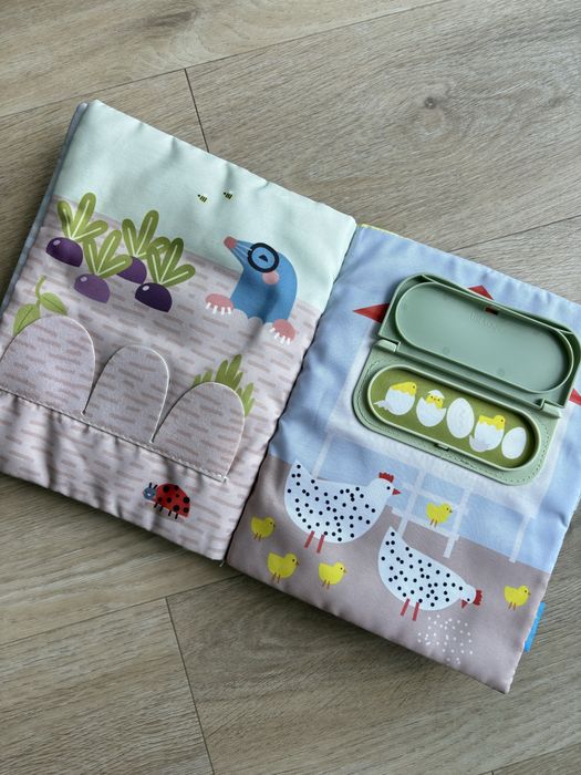 Розвиваюча м'яка книжка Taf Toys Сад у місті Бізібук Зайця