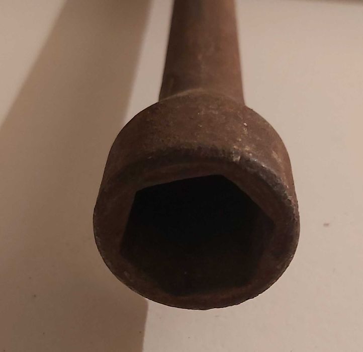 Chave de cruzeta para aperto de porcas de jantes