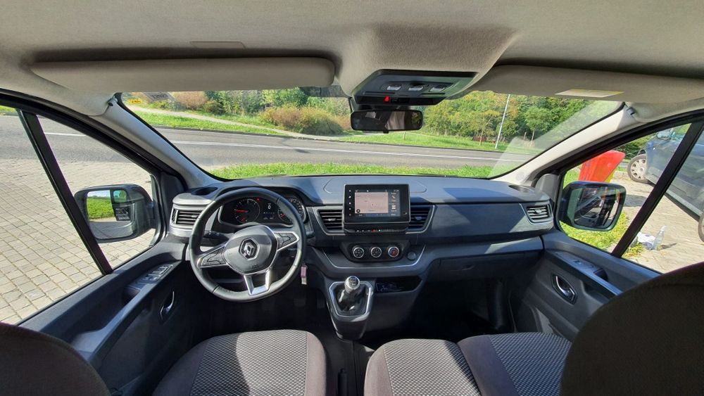 Wynajem NOWY MODEL Renault Trafic  2023r-9 osobowy  od 170* netto DOBA