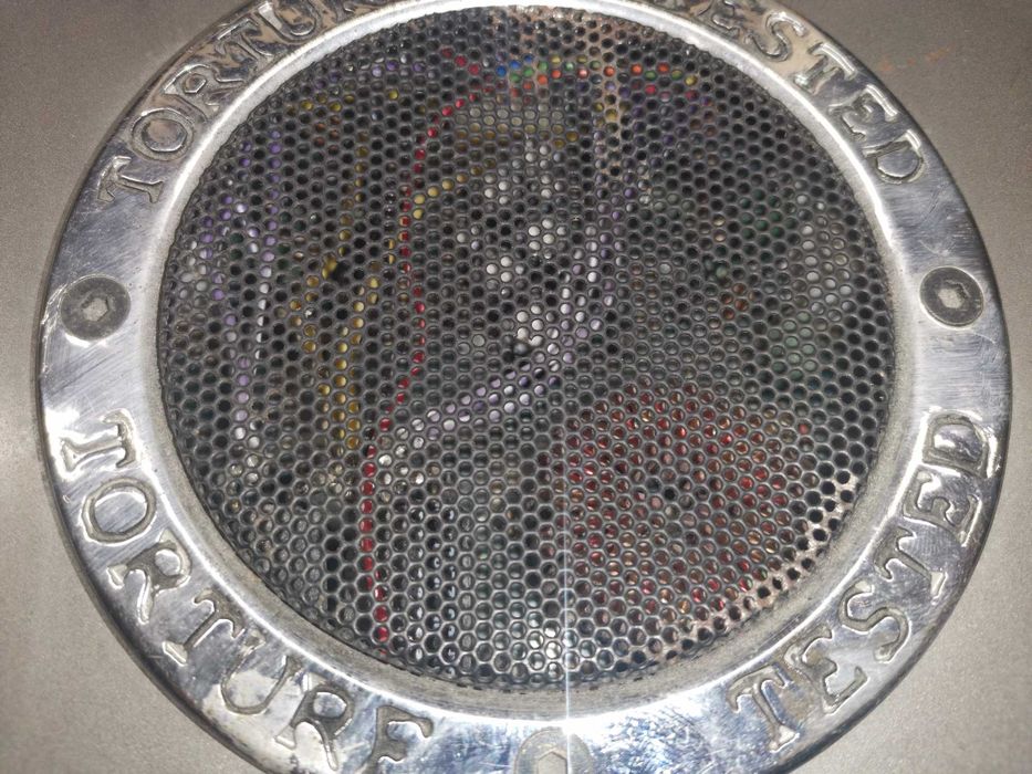 продам мощный усилитель Lighting Audio 2 200