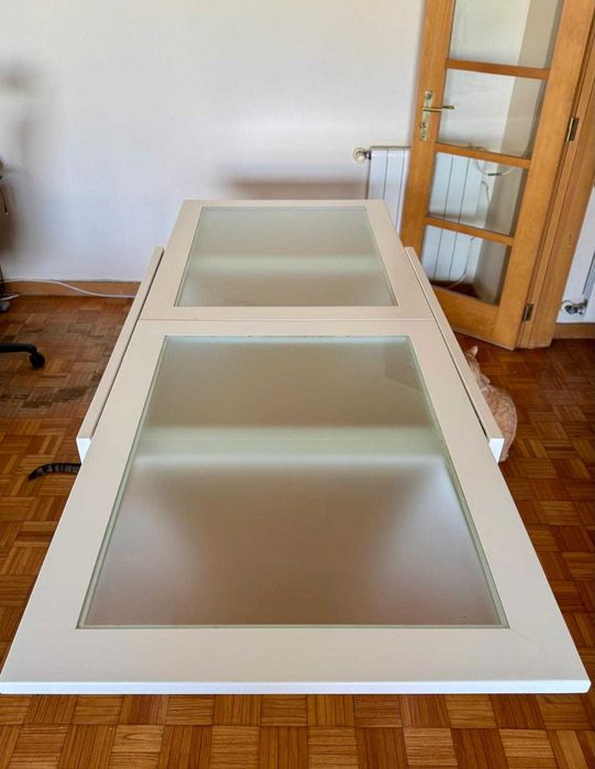 Extendable Table + 4 Chairs64551266236675122