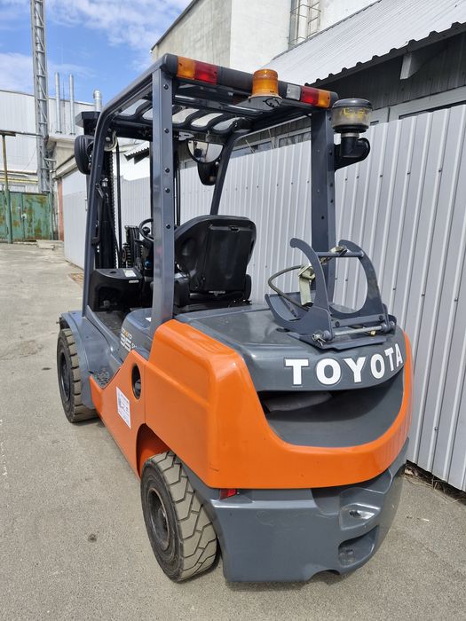 Навантажувач TOYOTA 8FGJF35 газ-бензин Тойота