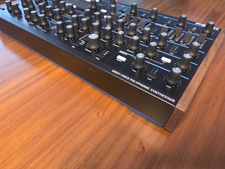 Sintetizador Novation PEAK com decksaver