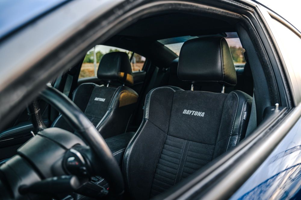 Wynajem Dodge Charger Daytona 6.4L HEMI SRT wypożyczalnia samochodów