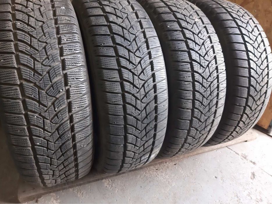 235/60 18 резина зима Dunlop WintetSport5