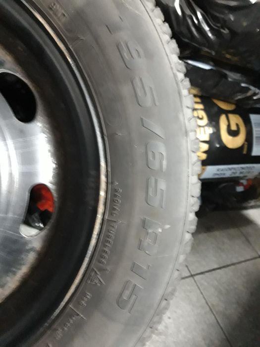 Opony zimowe 195/65R15
