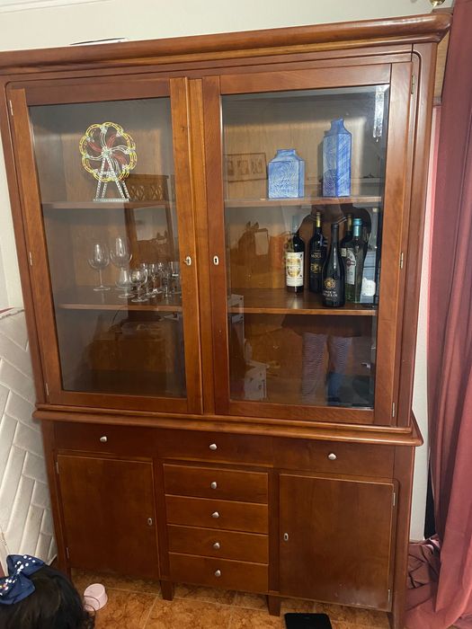 Aparador vitrine em madeira – excelente estado