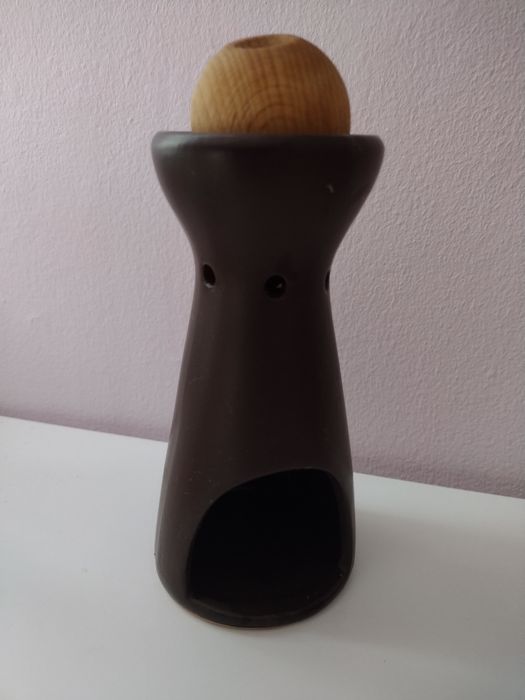 Ceramiczny,kamionkowy kominek z kulą zapachową