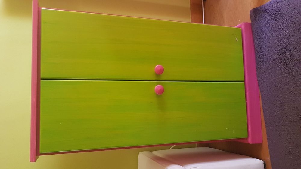 Armário com três prateleiras personalizada