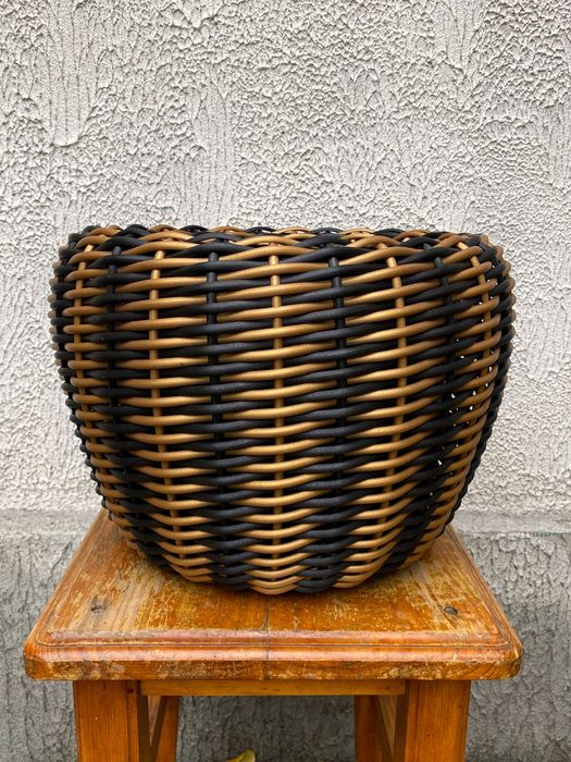 Кашпо из ротанга тигровое на 12 л чёрное с золотом ручная работа