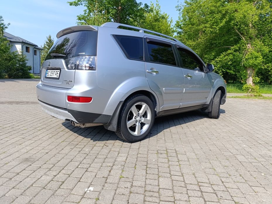Mitsubishi Outlander XL